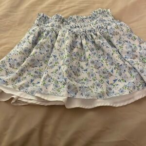 Forever 21 blue and white floral mini skirt with wide gathered waist and lining